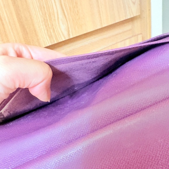 Auth Louis Vuitton Epi kiss-lock long wallet Clutch - Picture 10 of 15